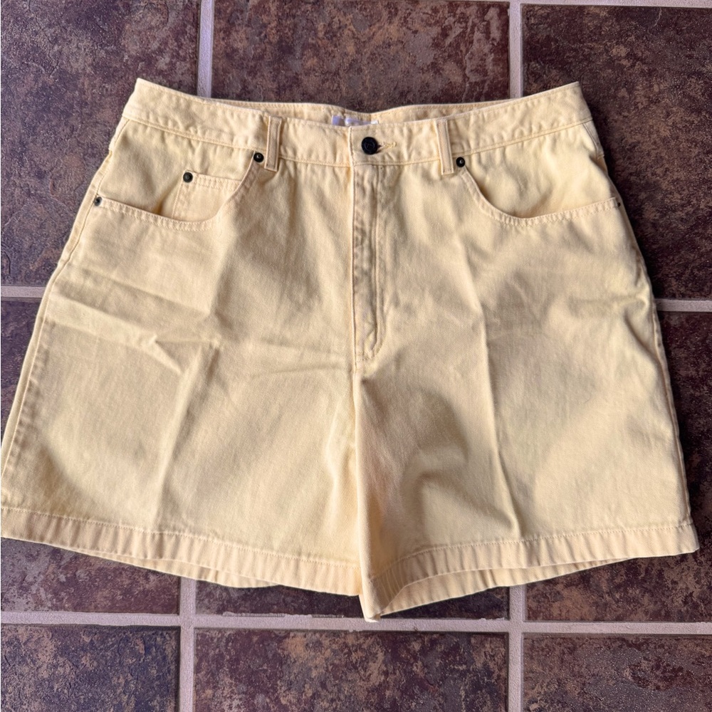 Talbots Butter Yellow Shorts Size 18 100% cotton